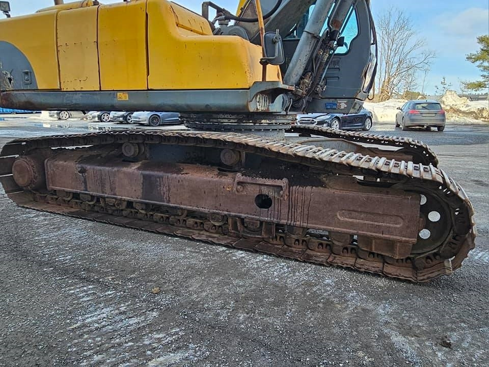 Paletli ekskavatör Volvo EC 240 LC: fotoğraf 23 Paletli ekskavatör Volvo EC 240 LC: fotoğraf 23