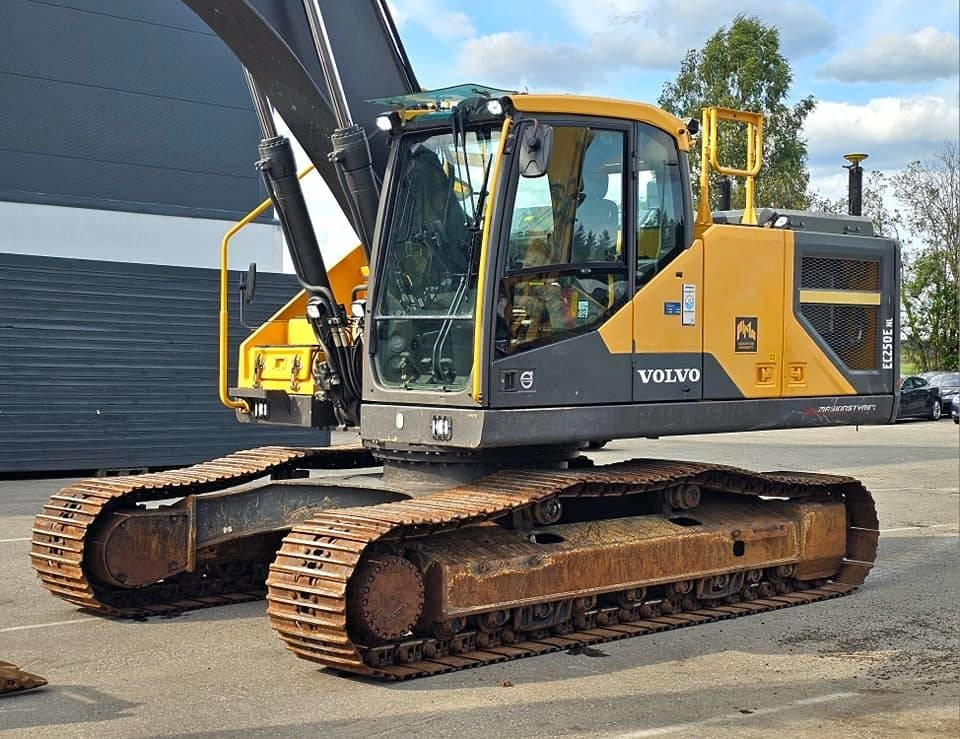 Paletli ekskavatör Volvo EC250 ENL: fotoğraf 8