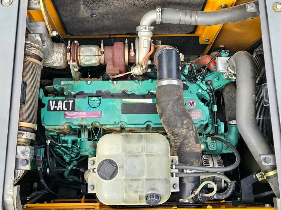 Paletli ekskavatör Volvo EC250 ENL: fotoğraf 36
