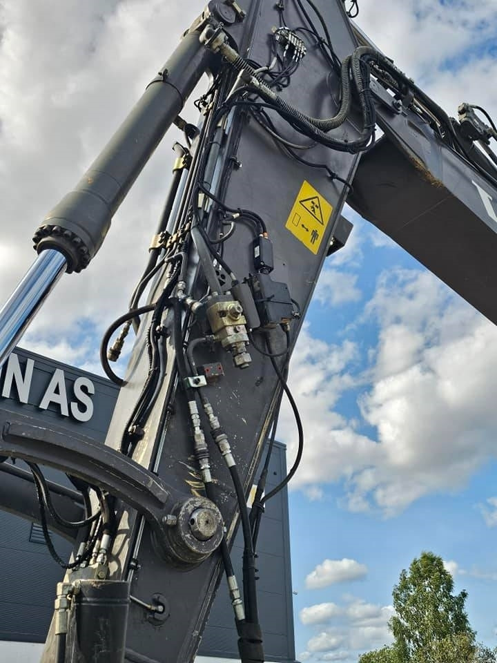 Paletli ekskavatör Volvo EC250 ENL: fotoğraf 38