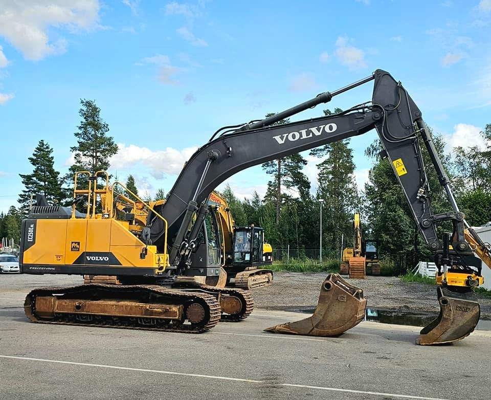 Paletli ekskavatör Volvo EC250 ENL: fotoğraf 6