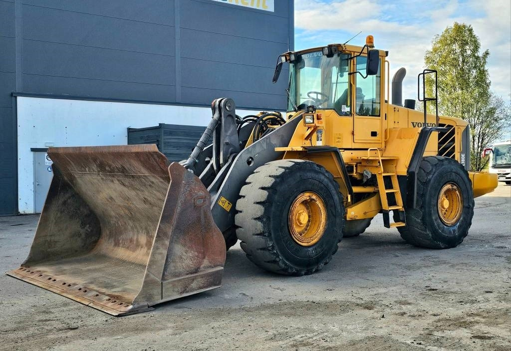 Volvo L 180 E - Tekerlekli yükleyici: fotoğraf 2 Volvo L 180 E - Tekerlekli yükleyici: fotoğraf 2