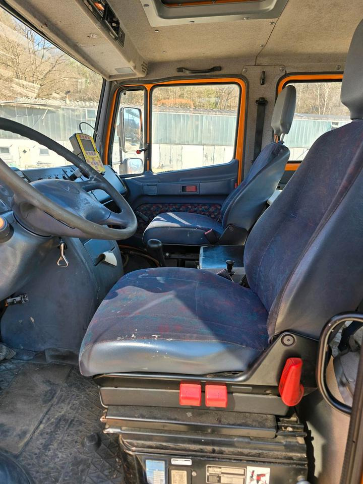 Sal/ Açık kasa kamyon Mercedes-Benz Vario 614D Pritsche Doka 2002 Nissen VLT Verkehrsleittafel Absperrtafel LKW  Vorwarntafel: fotoğraf 8 Sal/ Açık kasa kamyon Mercedes-Benz Vario 614D Pritsche Doka 2002 Nissen VLT Verkehrsleittafel Absperrtafel LKW  Vorwarntafel: fotoğraf 8