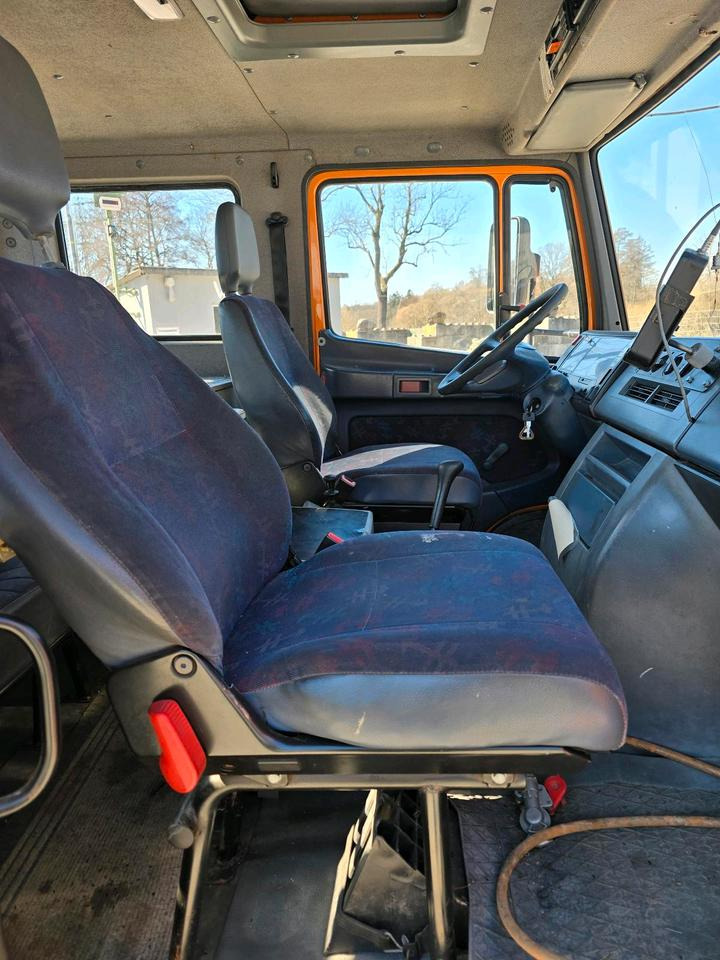 Sal/ Açık kasa kamyon Mercedes-Benz Vario 614D Pritsche Doka 2002 Nissen VLT Verkehrsleittafel Absperrtafel LKW  Vorwarntafel: fotoğraf 9 Sal/ Açık kasa kamyon Mercedes-Benz Vario 614D Pritsche Doka 2002 Nissen VLT Verkehrsleittafel Absperrtafel LKW  Vorwarntafel: fotoğraf 9