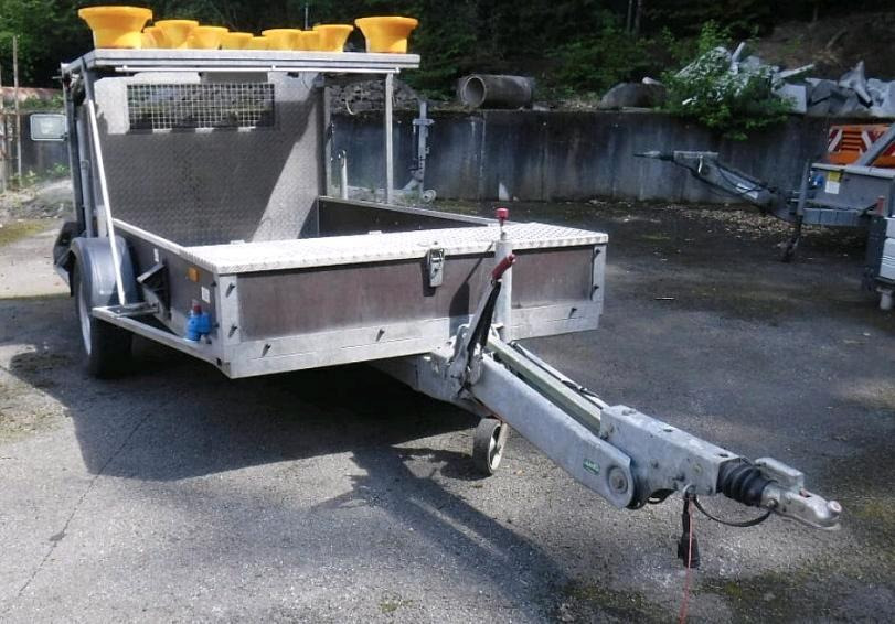 Nissen Absperrtafel VZ616 FAT Verkehrsleittafel Verkehrssicherungsanhänger Verkehrsleitanhänger Sperrwand Fahrbare Absperrtafel Horizont - Römork: fotoğraf 2 Nissen Absperrtafel VZ616 FAT Verkehrsleittafel Verkehrssicherungsanhänger Verkehrsleitanhänger Sperrwand Fahrbare Absperrtafel Horizont - Römork: fotoğraf 2