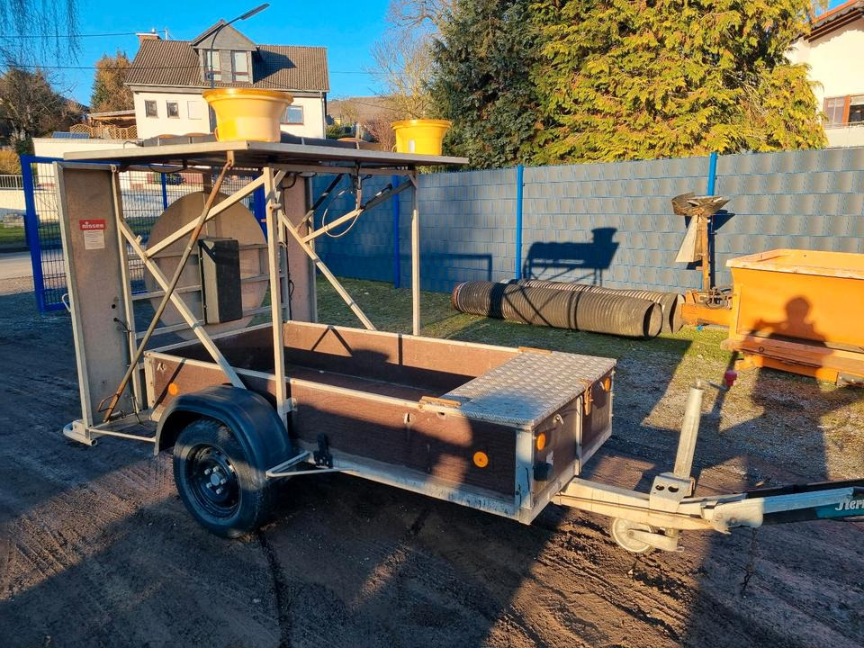Nissen Absperrtafel nach RSA VZ 616 Verkehrsleittafel Verkehrsleitanhänger Verkehrssicherungsanhänger Absperrwand Sperrwand Horizont Trebbiner - Römork: fotoğraf 2 Nissen Absperrtafel nach RSA VZ 616 Verkehrsleittafel Verkehrsleitanhänger Verkehrssicherungsanhänger Absperrwand Sperrwand Horizont Trebbiner - Römork: fotoğraf 2