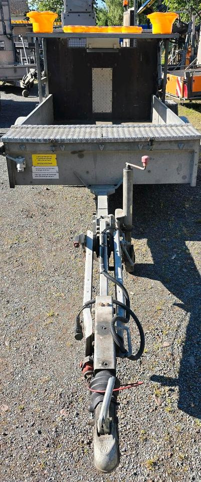 Nissen FAT LED B3 Absperrtafel VZ616 Verkehrsleittafel Verkehrssicherungsanhänger Verkehrsleittafel Horizont Trebbiner Sperrwand - Römork: fotoğraf 4 Nissen FAT LED B3 Absperrtafel VZ616 Verkehrsleittafel Verkehrssicherungsanhänger Verkehrsleittafel Horizont Trebbiner Sperrwand - Römork: fotoğraf 4