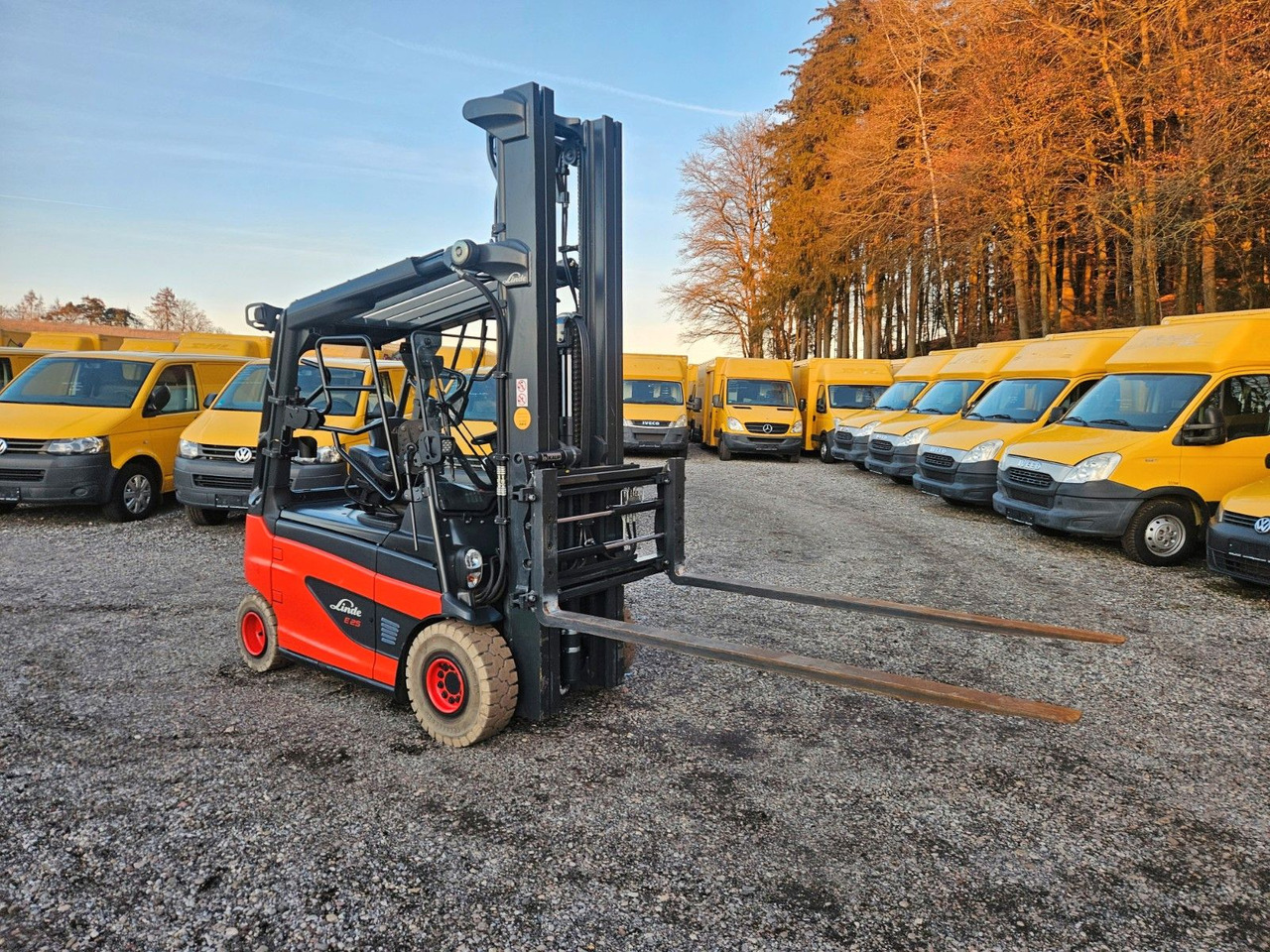 Linde E25 R Roadster , 6.880mm Hubhöhe, StVZO hydr. Zi - Elektrikli forklift: fotoğraf 1 Linde E25 R Roadster , 6.880mm Hubhöhe, StVZO hydr. Zi - Elektrikli forklift: fotoğraf 1
