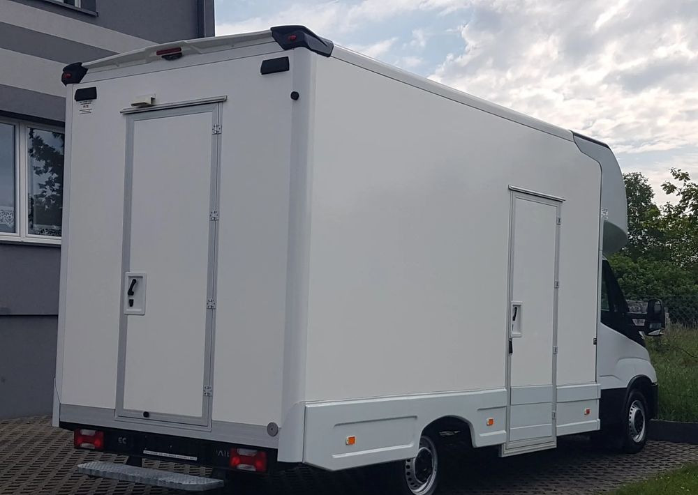 Iveco DAILY KONTENER NISKOPODŁOGOWY 4,43x2,23x2,42 SKLEP BAR FOODTRUCK KAMPER KLIMA - Kapalı kasa kamyonet: fotoğraf 4 Iveco DAILY KONTENER NISKOPODŁOGOWY 4,43x2,23x2,42 SKLEP BAR FOODTRUCK KAMPER KLIMA - Kapalı kasa kamyonet: fotoğraf 4