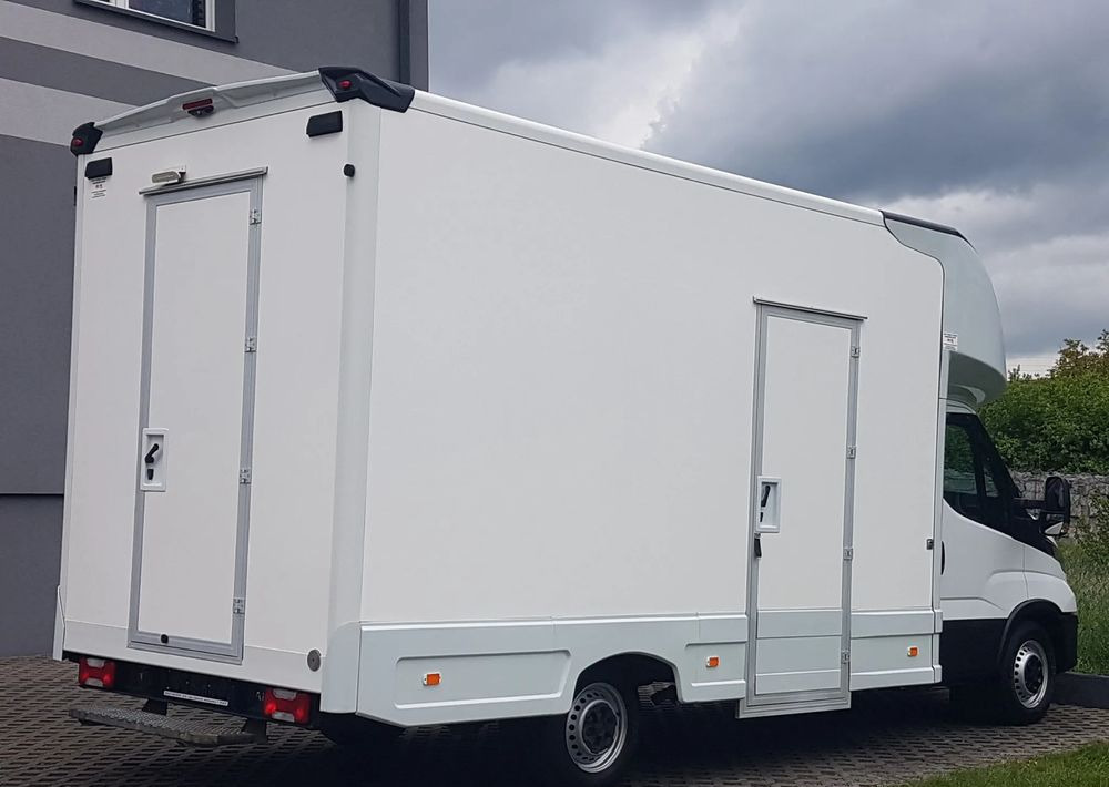 Iveco DAILY KONTENER NISKOPODŁOGOWY 4,43x2,23x2,42 SKLEP FOODTRUCK BAR KLIMA KONIOWÓZ KAMPER - Kapalı kasa kamyonet: fotoğraf 4 Iveco DAILY KONTENER NISKOPODŁOGOWY 4,43x2,23x2,42 SKLEP FOODTRUCK BAR KLIMA KONIOWÓZ KAMPER - Kapalı kasa kamyonet: fotoğraf 4