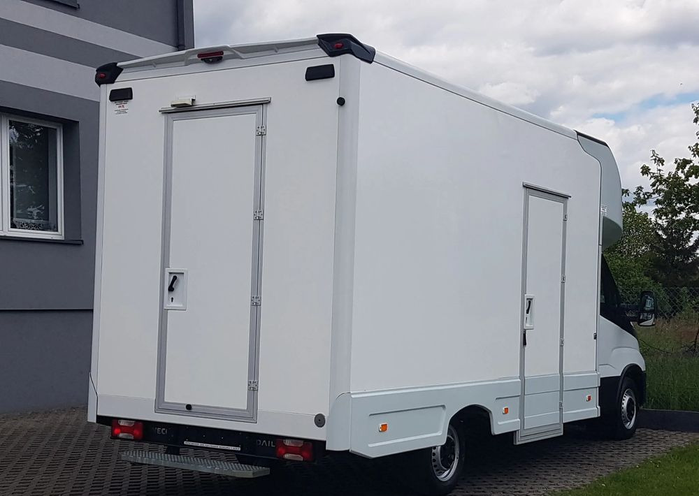Iveco DAILY KONTENER NISKOPODŁOGOWY 4,43x2,23x2,42 SKLEP FOODTRUCK BAR KLIMA KONIOWÓZ KAMPER - Kapalı kasa kamyonet: fotoğraf 4 Iveco DAILY KONTENER NISKOPODŁOGOWY 4,43x2,23x2,42 SKLEP FOODTRUCK BAR KLIMA KONIOWÓZ KAMPER - Kapalı kasa kamyonet: fotoğraf 4
