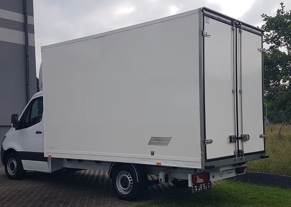 Mercedes-Benz Sprinter KONTENER 8EP 4,11x2,15x2,30 KLIMA 314 CDI MANUAL KRAJOWY - Kapalı kasa kamyonet: fotoğraf 3 Mercedes-Benz Sprinter KONTENER 8EP 4,11x2,15x2,30 KLIMA 314 CDI MANUAL KRAJOWY - Kapalı kasa kamyonet: fotoğraf 3