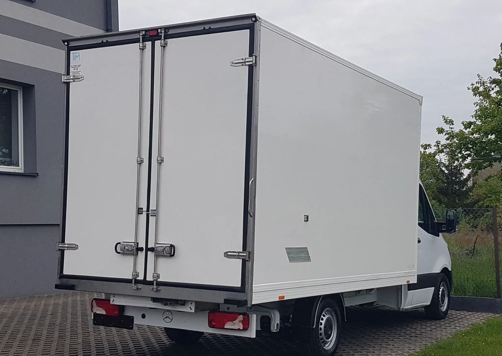 Mercedes-Benz Sprinter KONTENER 8EP 4,12x2,15x2,30 KLIMA 314 CDI MANUAL KRAJOWY AC - Kapalı kasa kamyonet: fotoğraf 4 Mercedes-Benz Sprinter KONTENER 8EP 4,12x2,15x2,30 KLIMA 314 CDI MANUAL KRAJOWY AC - Kapalı kasa kamyonet: fotoğraf 4