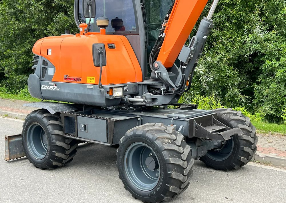 Doosan DOOSAN DX57W *ROTOTILT* 2200 Motogodzin JAK NOWA KOPARKA KOŁOWA STAN PERFEKCYJNY SPROWADZONA - Tekerlekli ekskavatör: fotoğraf 5 Doosan DOOSAN DX57W *ROTOTILT* 2200 Motogodzin JAK NOWA KOPARKA KOŁOWA STAN PERFEKCYJNY SPROWADZONA - Tekerlekli ekskavatör: fotoğraf 5