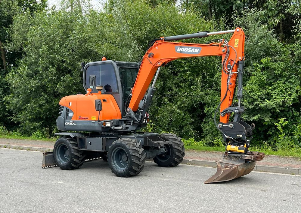 Doosan DOOSAN DX57W *ROTOTILT* 2200 Motogodzin * Jak Nowa * Sprowadzona * Stan Perfekcyjny - Tekerlekli ekskavatör: fotoğraf 2 Doosan DOOSAN DX57W *ROTOTILT* 2200 Motogodzin * Jak Nowa * Sprowadzona * Stan Perfekcyjny - Tekerlekli ekskavatör: fotoğraf 2