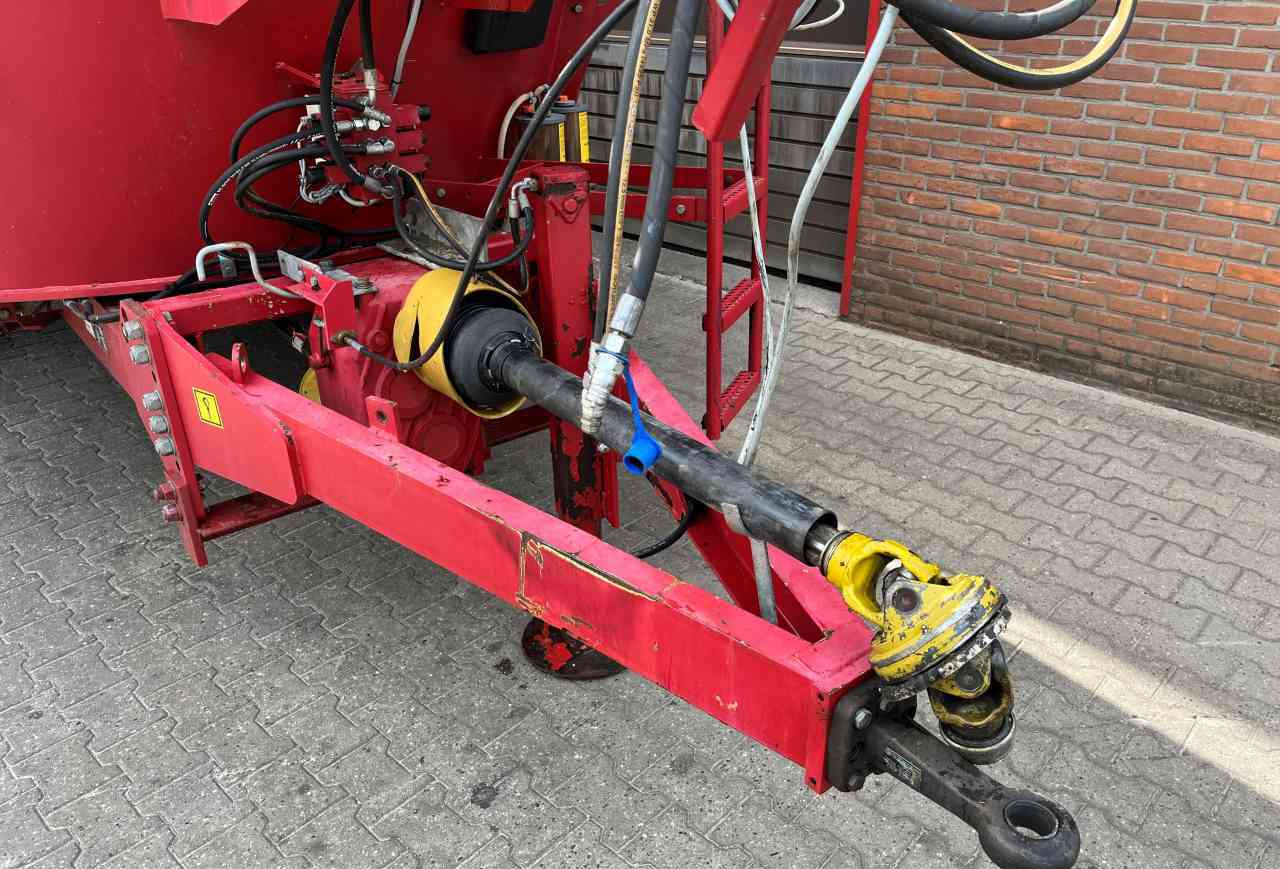 BVL V-Mix 24-2S Voermengwagen voermachines - Yem mikseri: fotoğraf 5 BVL V-Mix 24-2S Voermengwagen voermachines - Yem mikseri: fotoğraf 5