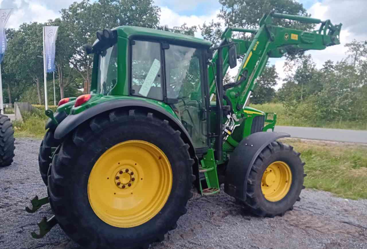 John Deere 6320 met 623R voorlader - Traktör: fotoğraf 2 John Deere 6320 met 623R voorlader - Traktör: fotoğraf 2