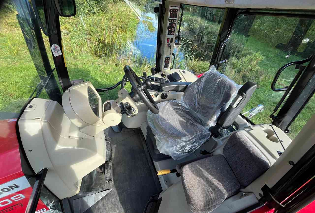 Massey Ferguson 5609 Dyna-4 Essential - Traktör: fotoğraf 5 Massey Ferguson 5609 Dyna-4 Essential - Traktör: fotoğraf 5