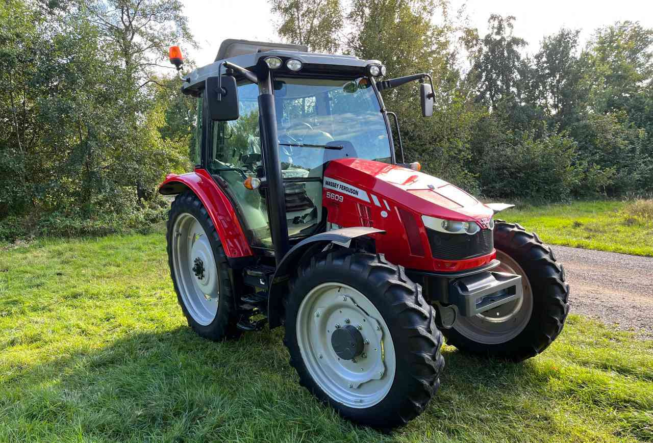 Massey Ferguson 5609 Dyna-4 Essential - Traktör: fotoğraf 2 Massey Ferguson 5609 Dyna-4 Essential - Traktör: fotoğraf 2
