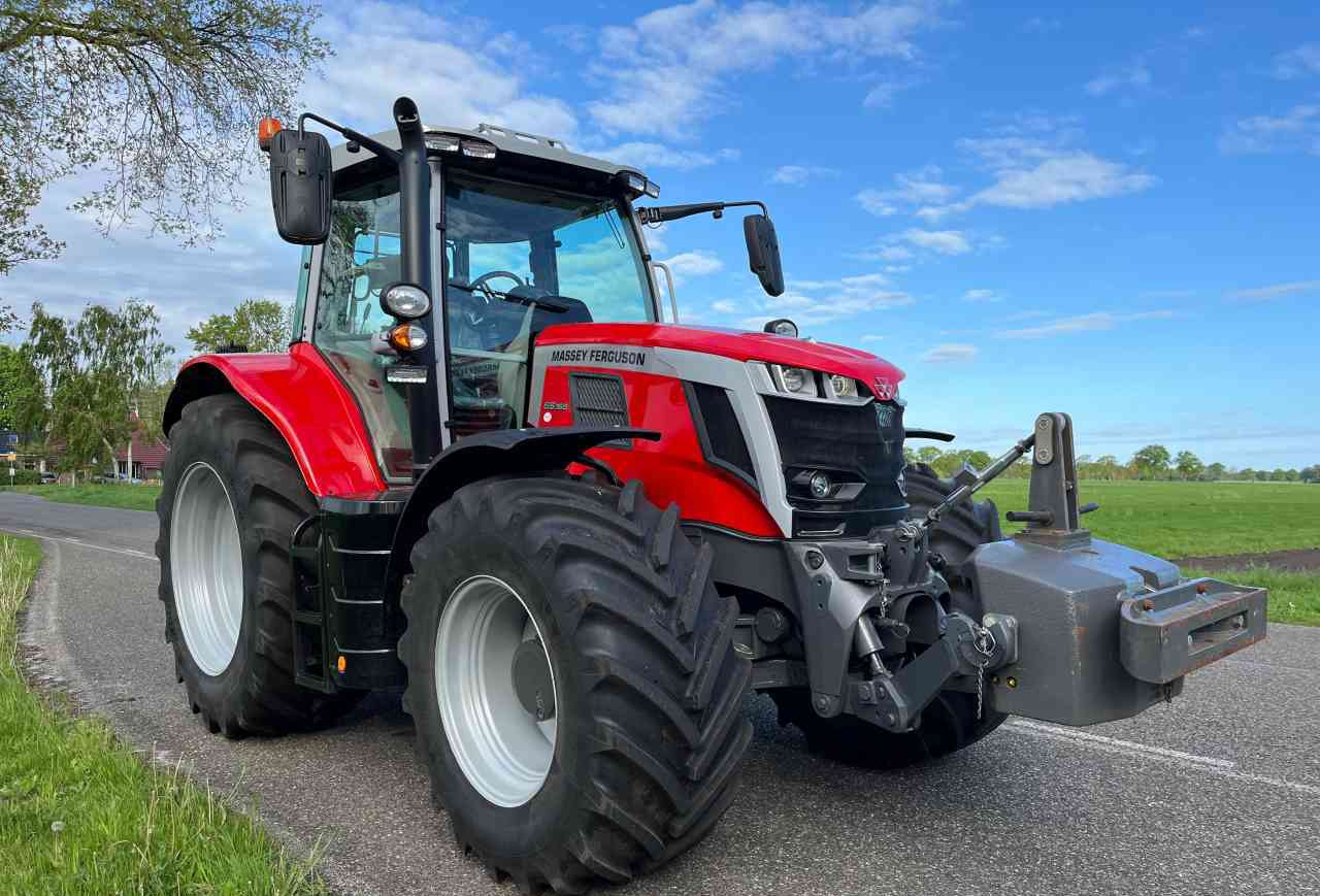 Massey Ferguson 6S.165 Dyna-6 Efficient - Traktör: fotoğraf 1 Massey Ferguson 6S.165 Dyna-6 Efficient - Traktör: fotoğraf 1