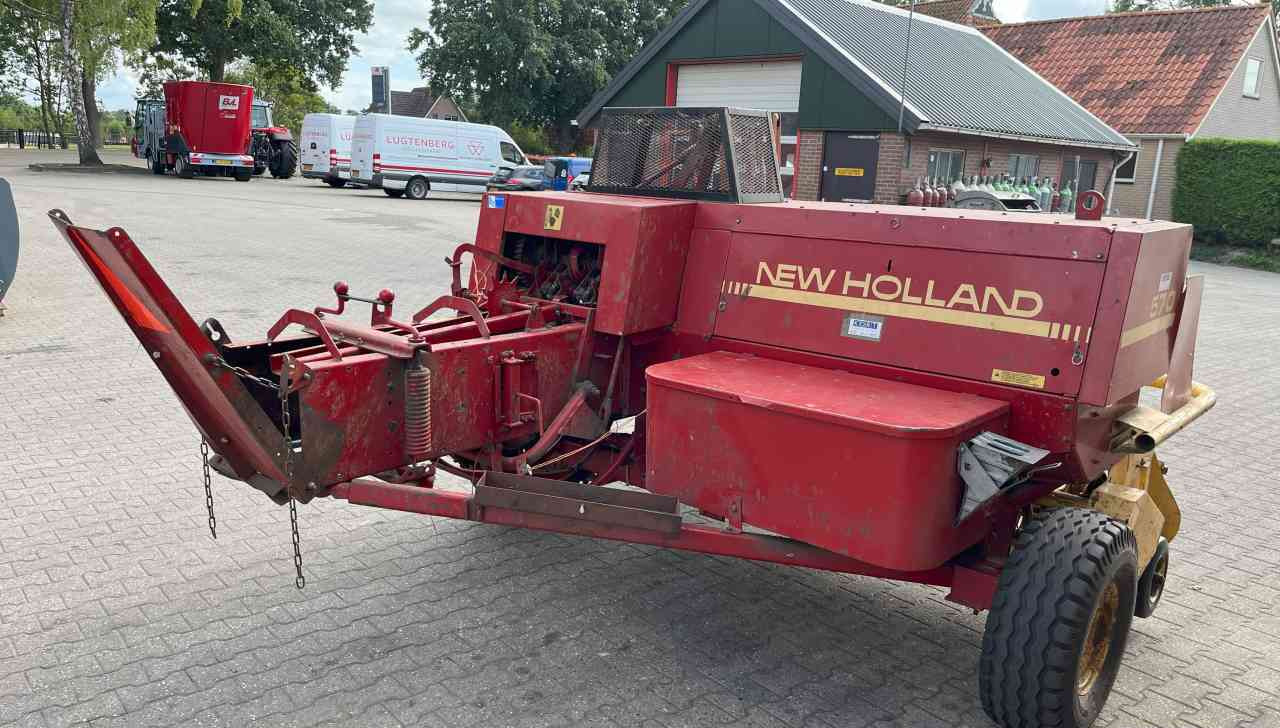 New Holland 570 Balepers pers pakkenperk weidebouwmachines - Kare balya makinesi: fotoğraf 3 New Holland 570 Balepers pers pakkenperk weidebouwmachines - Kare balya makinesi: fotoğraf 3