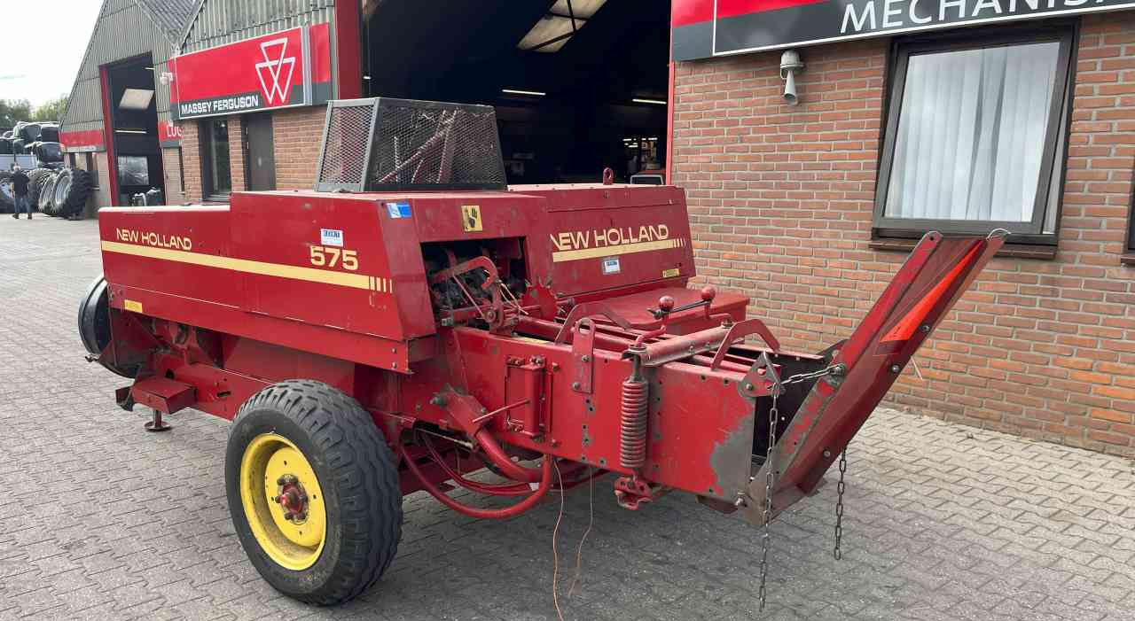 New Holland 570 Balepers pers pakkenperk weidebouwmachines - Kare balya makinesi: fotoğraf 2 New Holland 570 Balepers pers pakkenperk weidebouwmachines - Kare balya makinesi: fotoğraf 2