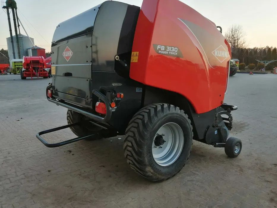 Prasa rolująca Kuhn 3130 Power track 2017r. - Silindirik balya makinesi: fotoğraf 4 Prasa rolująca Kuhn 3130 Power track 2017r. - Silindirik balya makinesi: fotoğraf 4