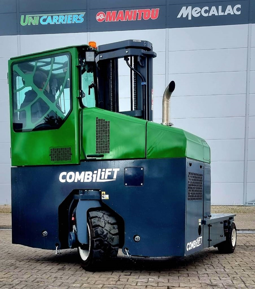 Combilift C 4000 MK4 DIESEL - 4 yönlü reach truck: fotoğraf 3 Combilift C 4000 MK4 DIESEL - 4 yönlü reach truck: fotoğraf 3