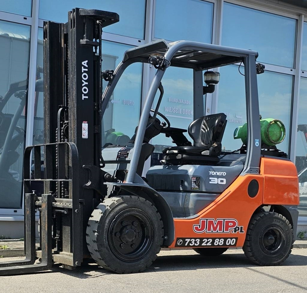 Toyota 8 FG 30 F - LPG forklift: fotoğraf 3 Toyota 8 FG 30 F - LPG forklift: fotoğraf 3