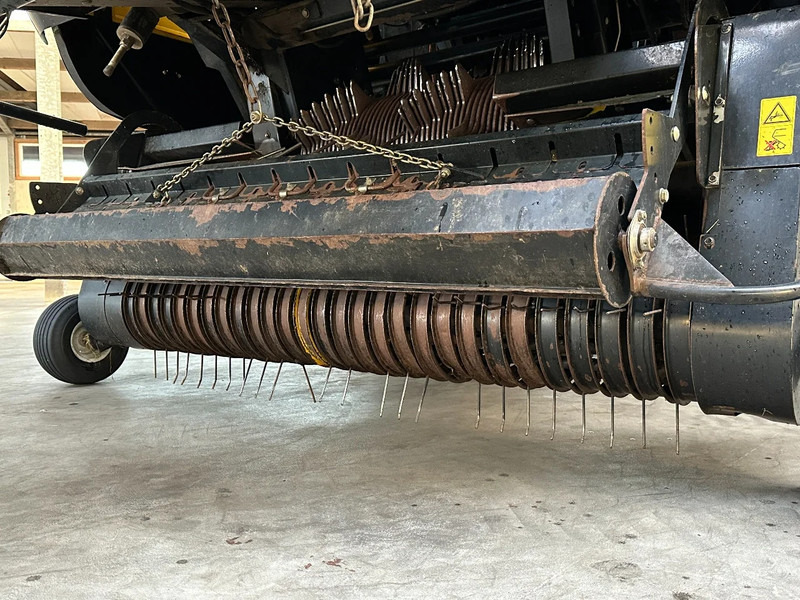 New Holland BB9060 Cropcutter - Tarım araçları: fotoğraf 4 New Holland BB9060 Cropcutter - Tarım araçları: fotoğraf 4