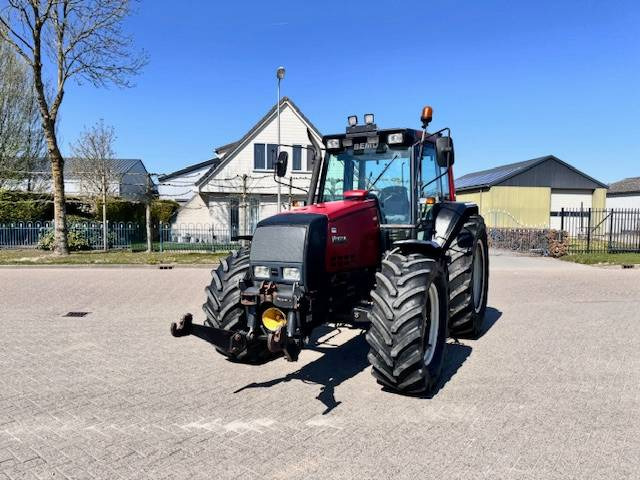 Valtra 6400, Luchtremmen, Fronthef, Frontaftakas - Traktör: fotoğraf 5 Valtra 6400, Luchtremmen, Fronthef, Frontaftakas - Traktör: fotoğraf 5