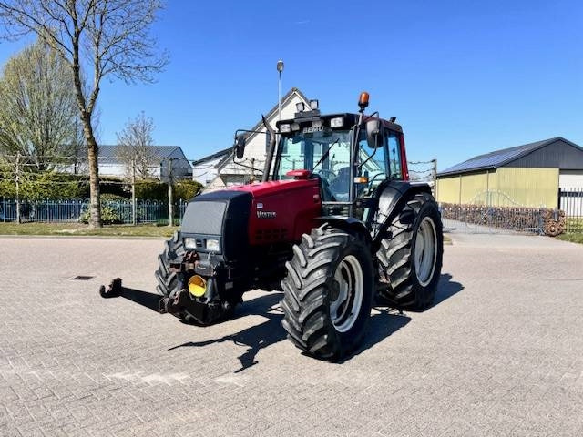 Valtra 6400, Luchtremmen, Fronthef, Frontaftakas - Traktör: fotoğraf 4 Valtra 6400, Luchtremmen, Fronthef, Frontaftakas - Traktör: fotoğraf 4