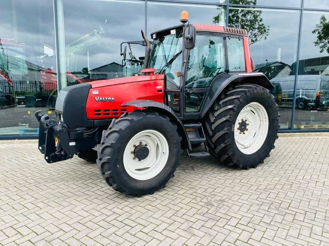 Valtra 6850 Hitech Fronthef+PTO, Airco - Traktör: fotoğraf 1 Valtra 6850 Hitech Fronthef+PTO, Airco - Traktör: fotoğraf 1