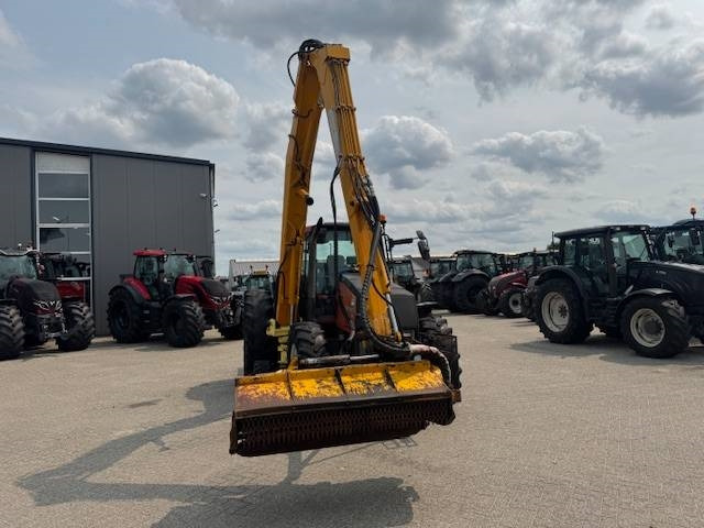 Valtra 8150 hitech met Bos maaiarm met klepelmaaier - Traktör: fotoğraf 5 Valtra 8150 hitech met Bos maaiarm met klepelmaaier - Traktör: fotoğraf 5