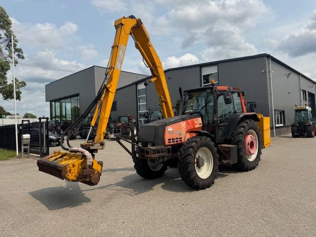 Valtra 8150 hitech met Bos maaiarm met klepelmaaier - Traktör: fotoğraf 3 Valtra 8150 hitech met Bos maaiarm met klepelmaaier - Traktör: fotoğraf 3