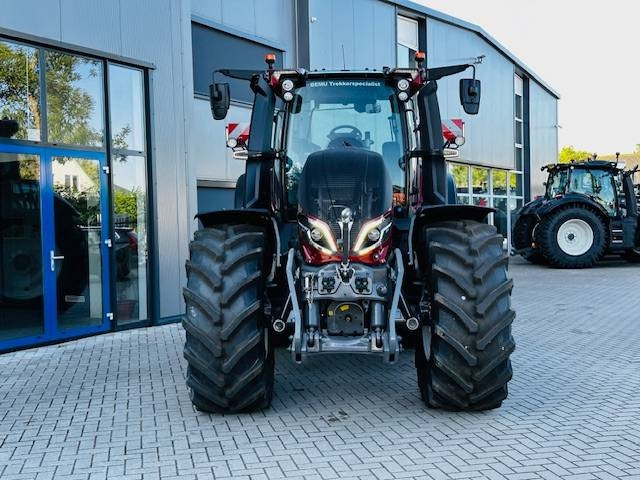 Valtra Q305 DEMO Super Compleet! - Traktör: fotoğraf 5 Valtra Q305 DEMO Super Compleet! - Traktör: fotoğraf 5