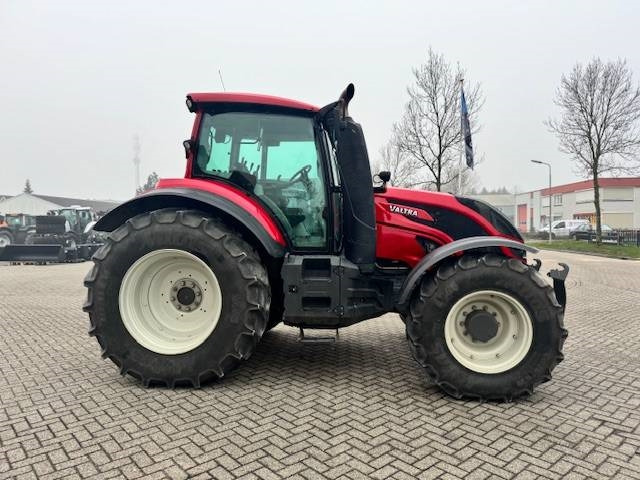 Valtra T144 Hitech - Traktör: fotoğraf 4 Valtra T144 Hitech - Traktör: fotoğraf 4