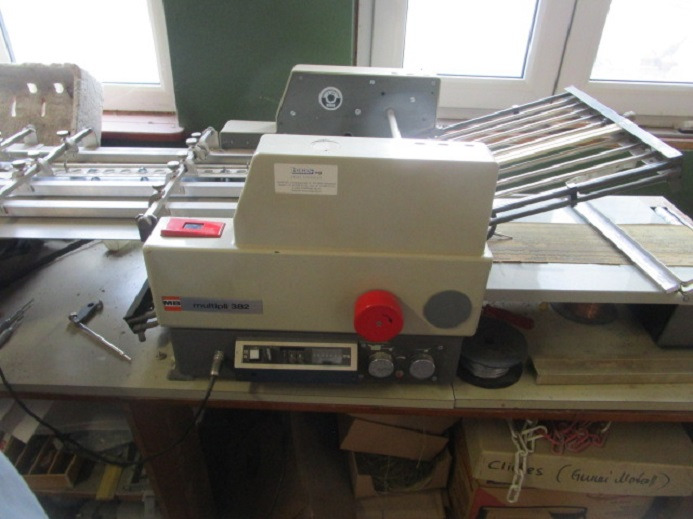 TISCH-FALZMASCHINE MB MULTIPLI 382 PBA - Katlama makinesi: fotoğraf 4 TISCH-FALZMASCHINE MB MULTIPLI 382 PBA - Katlama makinesi: fotoğraf 4