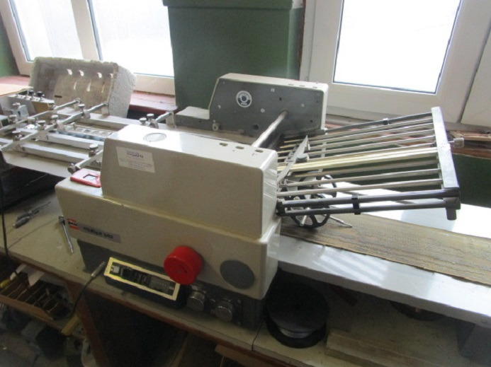 TISCH-FALZMASCHINE MB MULTIPLI 382 PBA - Katlama makinesi: fotoğraf 3 TISCH-FALZMASCHINE MB MULTIPLI 382 PBA - Katlama makinesi: fotoğraf 3