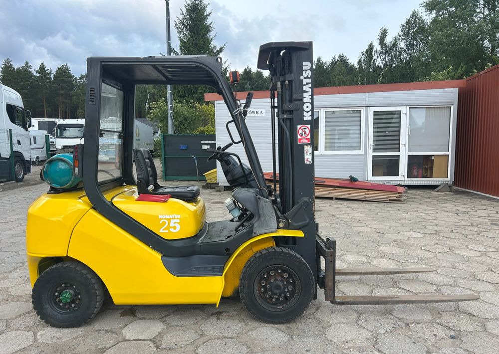 Komatsu FG25HT-16R / WÓZEK WIDŁOWY / 6831 MOTOGODZIN / 2005 ROK !! - LPG forklift: fotoğraf 4 Komatsu FG25HT-16R / WÓZEK WIDŁOWY / 6831 MOTOGODZIN / 2005 ROK !! - LPG forklift: fotoğraf 4