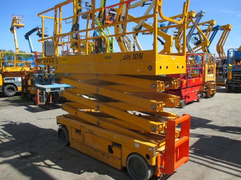 Haulotte Compact 10 N - Makasli platform: fotoğraf 4 Haulotte Compact 10 N - Makasli platform: fotoğraf 4