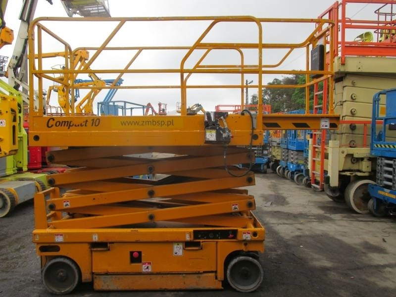 Haulotte Compact 10 - Makasli platform: fotoğraf 5 Haulotte Compact 10 - Makasli platform: fotoğraf 5