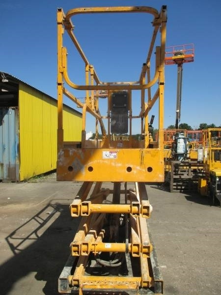 Haulotte Compact 8 - Makasli platform: fotoğraf 3 Haulotte Compact 8 - Makasli platform: fotoğraf 3