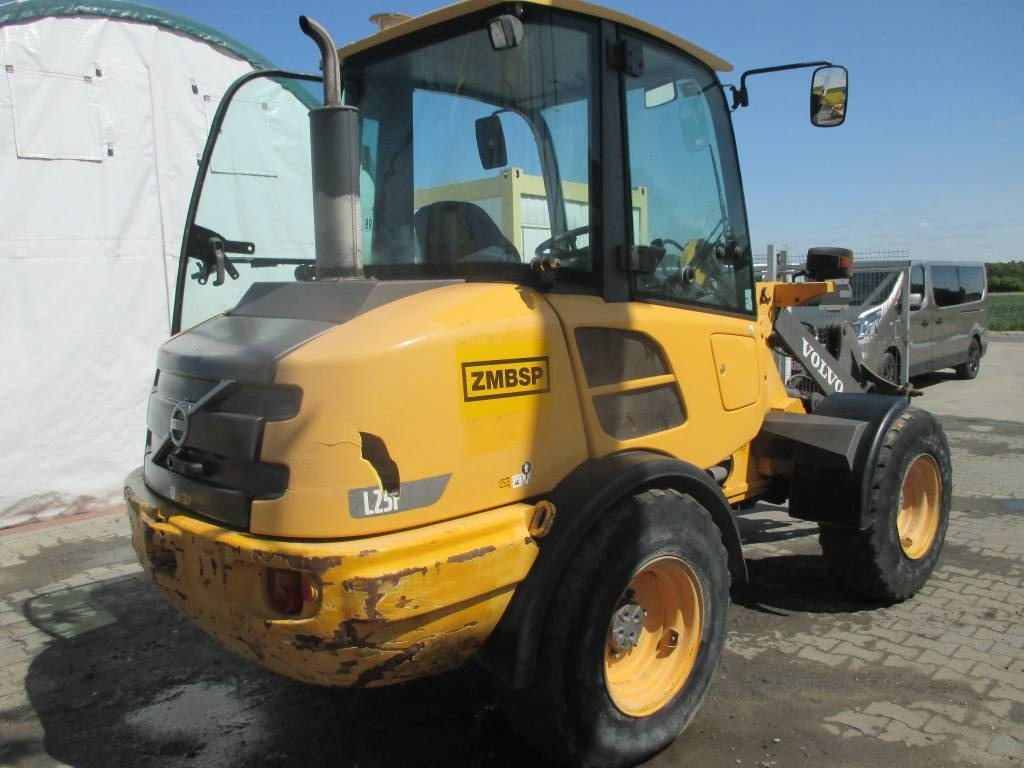 Volvo L 25 F - Tekerlekli yükleyici: fotoğraf 2 Volvo L 25 F - Tekerlekli yükleyici: fotoğraf 2