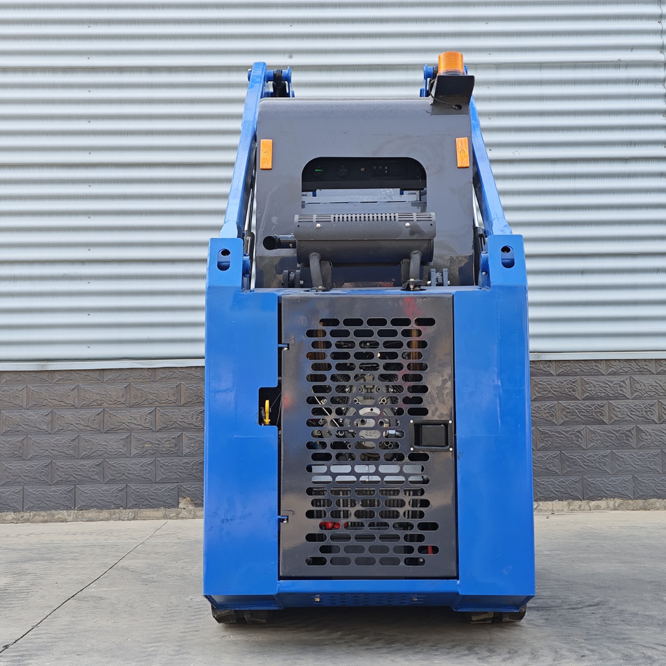 LEZUM LA670 Skid Steer Euro 5/Epa Engine Kubota Mini Small Skid Steer Loader For Sale - Mini yükleyici: fotoğraf 3 LEZUM LA670 Skid Steer Euro 5/Epa Engine Kubota Mini Small Skid Steer Loader For Sale - Mini yükleyici: fotoğraf 3