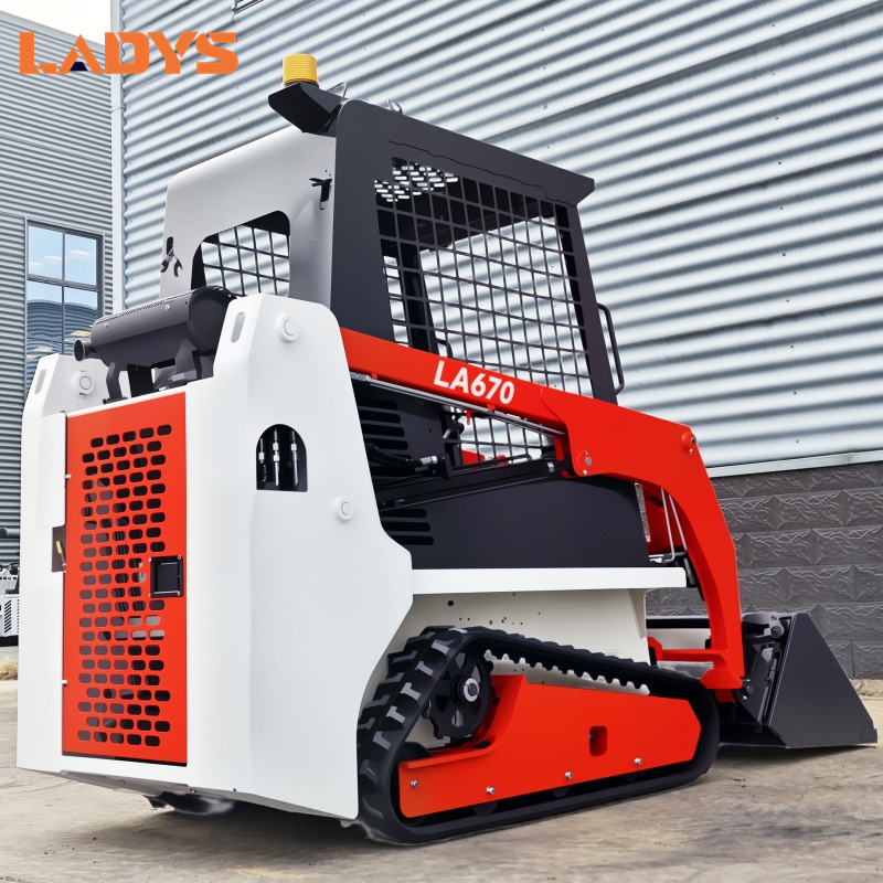 LADYS LA670 Mini Small Skid Steer Loader Compact Track Diesel Mini Skid Steer Loader For Sale With Small Mini Skid Steer Attachments 4 In 1 Bucket - Mini yükleyici: fotoğraf 5 LADYS LA670 Mini Small Skid Steer Loader Compact Track Diesel Mini Skid Steer Loader For Sale With Small Mini Skid Steer Attachments 4 In 1 Bucket - Mini yükleyici: fotoğraf 5