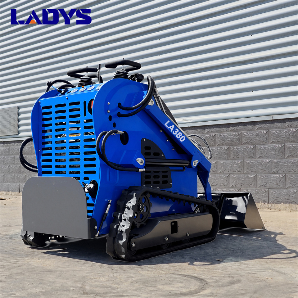 LADYS Free Shipping LA380 Mini Skid Steer Loader Compact Track Diesel Cheap Mini Skid Steer Loader For Sale With Mini Skid Steer Attachments 4 In 1 Bucket - Mini yükleyici: fotoğraf 4 LADYS Free Shipping LA380 Mini Skid Steer Loader Compact Track Diesel Cheap Mini Skid Steer Loader For Sale With Mini Skid Steer Attachments 4 In 1 Bucket - Mini yükleyici: fotoğraf 4