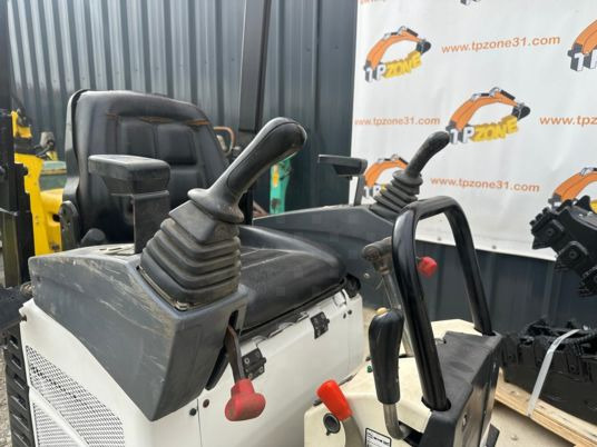 Bobcat E10 Joystick à 12500€ HT - Mini ekskavatör: fotoğraf 3 Bobcat E10 Joystick à 12500€ HT - Mini ekskavatör: fotoğraf 3