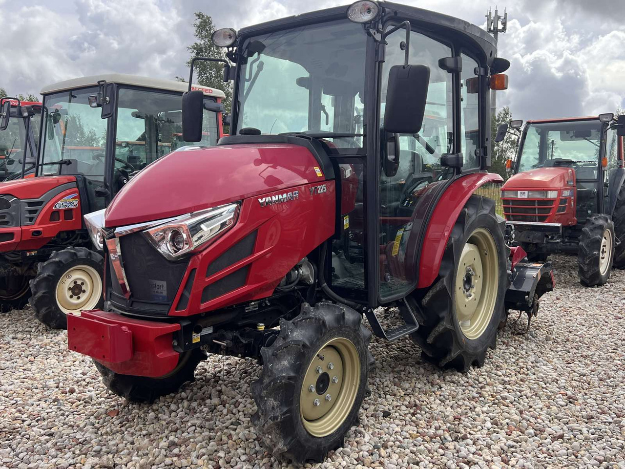 Yanmar YT225 - Küçük traktör: fotoğraf 1 Yanmar YT225 - Küçük traktör: fotoğraf 1