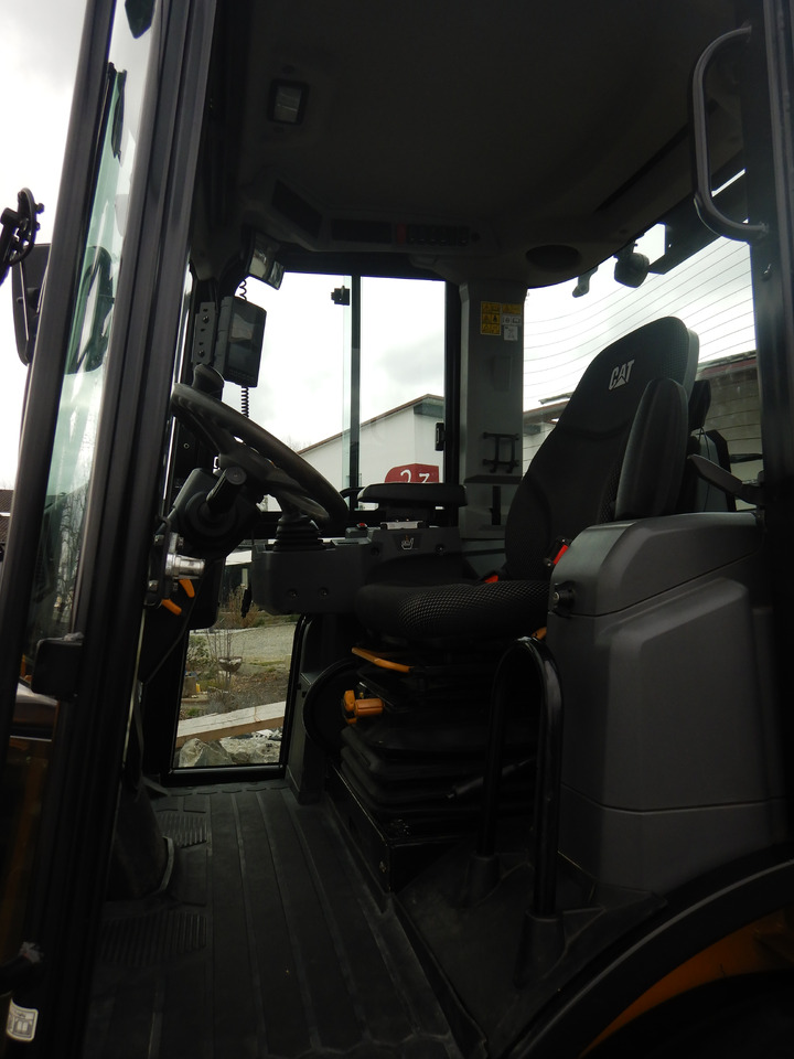 Tekerlekli yükleyici CATERPILLAR 908: fotoğraf 13